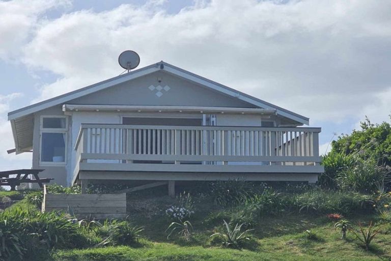 Photo of property in 33 Rangiora Street, Castlecliff, Whanganui, 4501