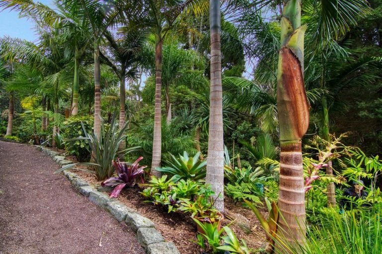 Photo of property in 207 Godley Road, Titirangi, Auckland, 0604