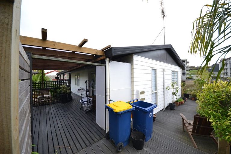 Photo of property in 10 Rook Place, Unsworth Heights, Auckland, 0632