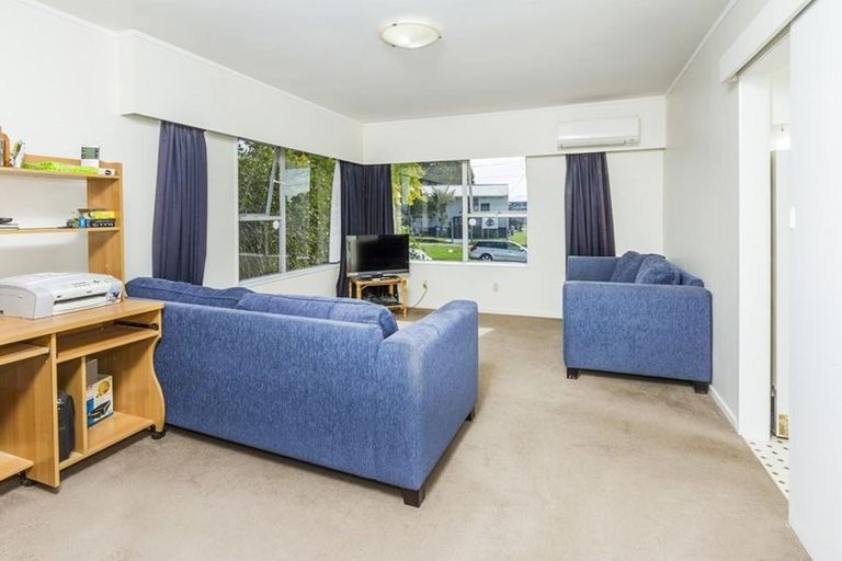 Photo of property in 1/15 Roberts Avenue, Bayswater, Auckland, 0622