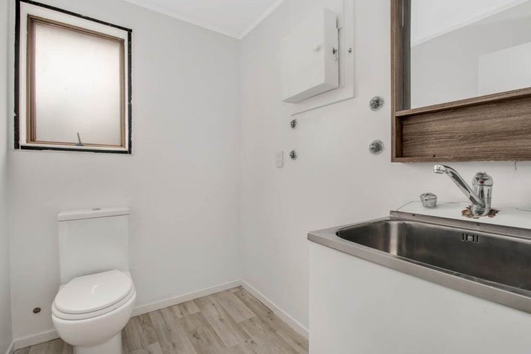 Photo of property in 19 Benita Place, Sunnyvale, Auckland, 0612