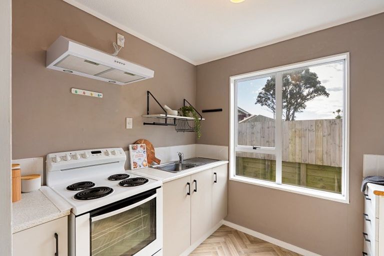 Photo of property in 18a Bracken Road, Newlands, Wellington, 6037