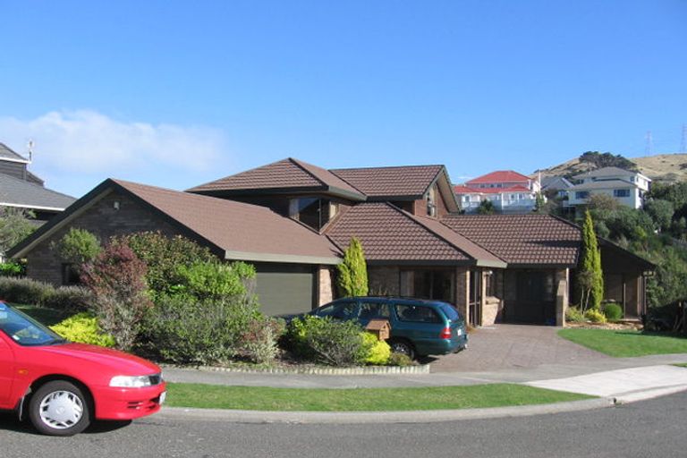 Photo of property in 13 Ellwood Place, Churton Park, Wellington, 6037