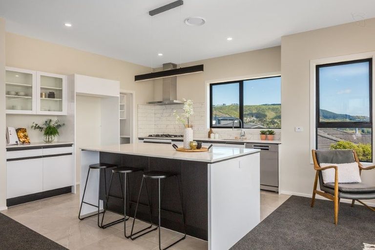 Photo of property in 4 Omaka Place, Aotea, Porirua, 5024