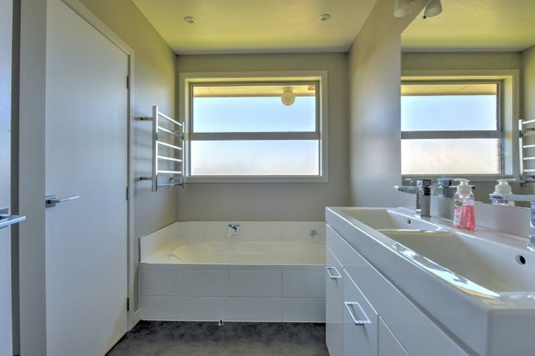 Photo of property in 12 Wolsley Street, Gore, 9710