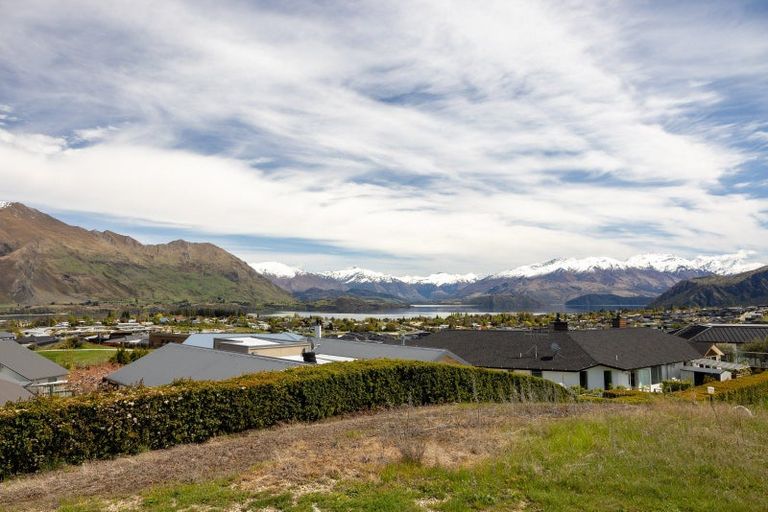 Photo of property in 10 Mataraki Place, Wanaka, 9305