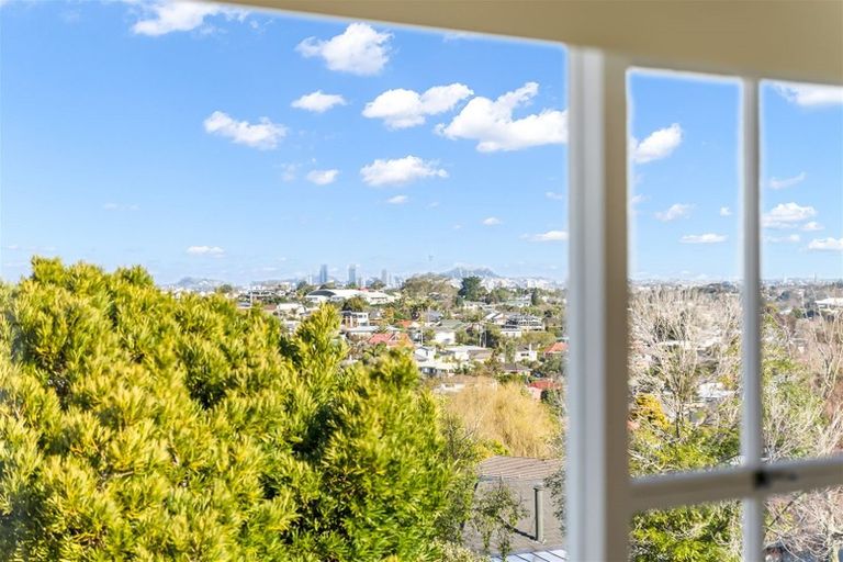 Photo of property in 34 Grenada Avenue, Forrest Hill, Auckland, 0620