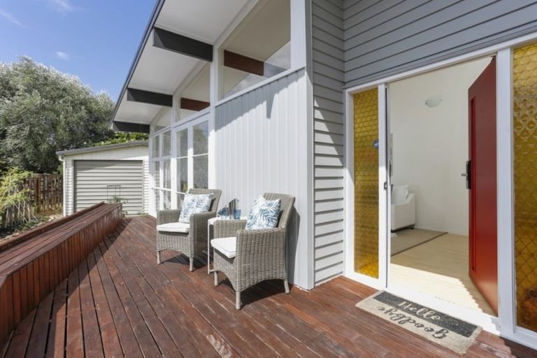 Photo of property in 18 Dalry Place, Mangere Bridge, Auckland, 2022