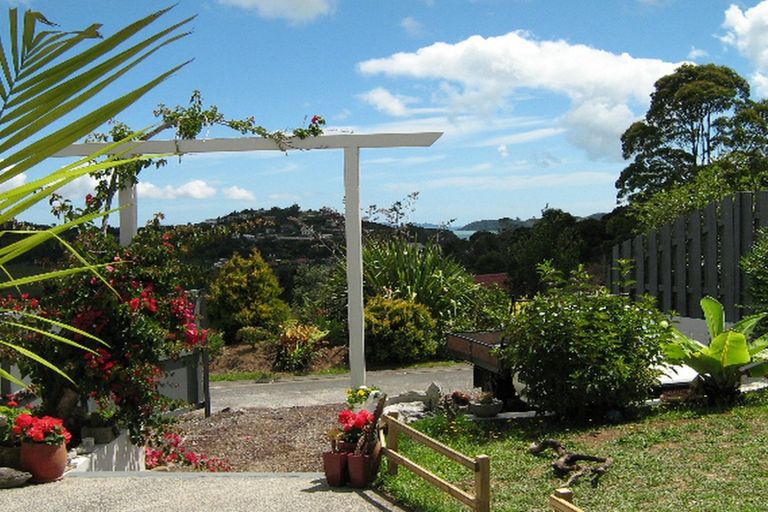 Photo of property in 1 Puketiro Place, Paihia, 0200