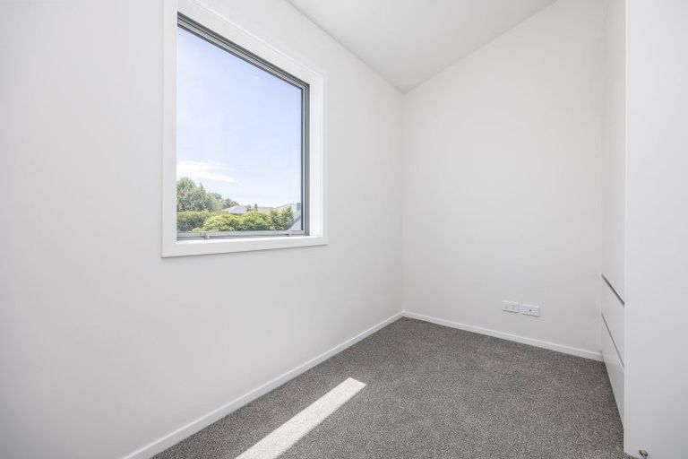 Photo of property in 1/94 Target Road, Totara Vale, Auckland, 0629