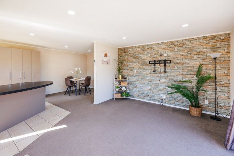 Photo of property in 21 Cleveland Heights, Kelvin Grove, Palmerston North, 4414