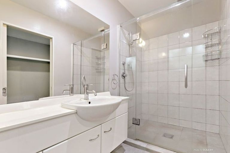 Photo of property in 5 Bank Road, Northland, Wellington, 6012