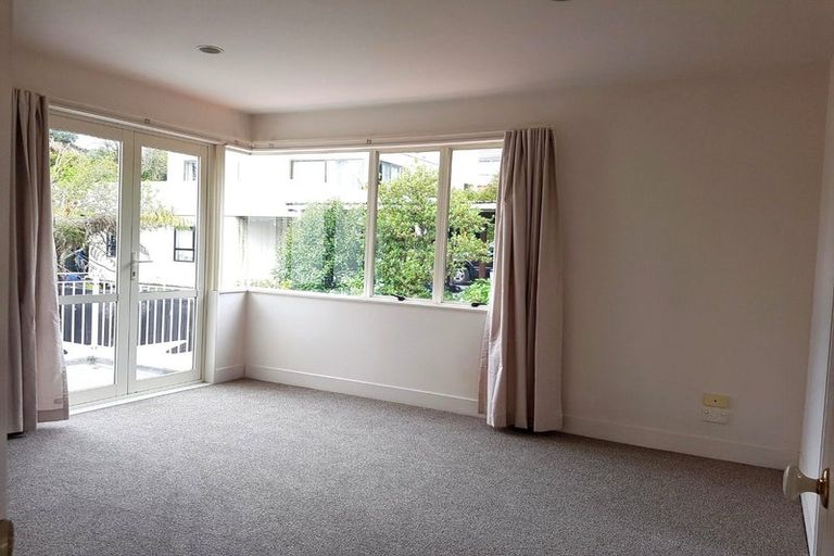 Photo of property in 2/5 Kenmure Avenue, Forrest Hill, Auckland, 0620