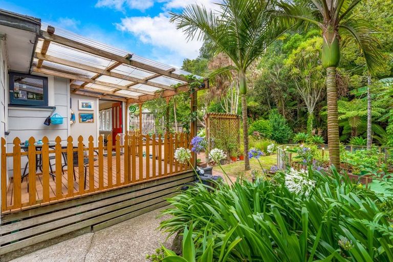 Photo of property in 13 Awaruku Road, Torbay, Auckland, 0630