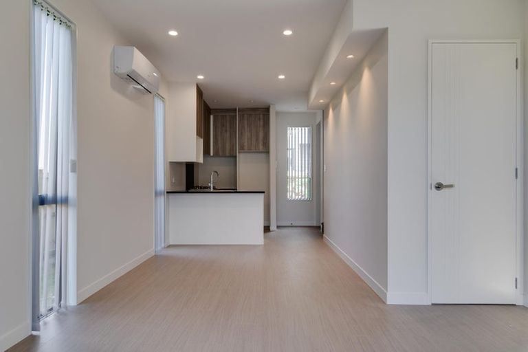 Photo of property in 7/21 Akoranga Drive, Northcote, Auckland, 0627