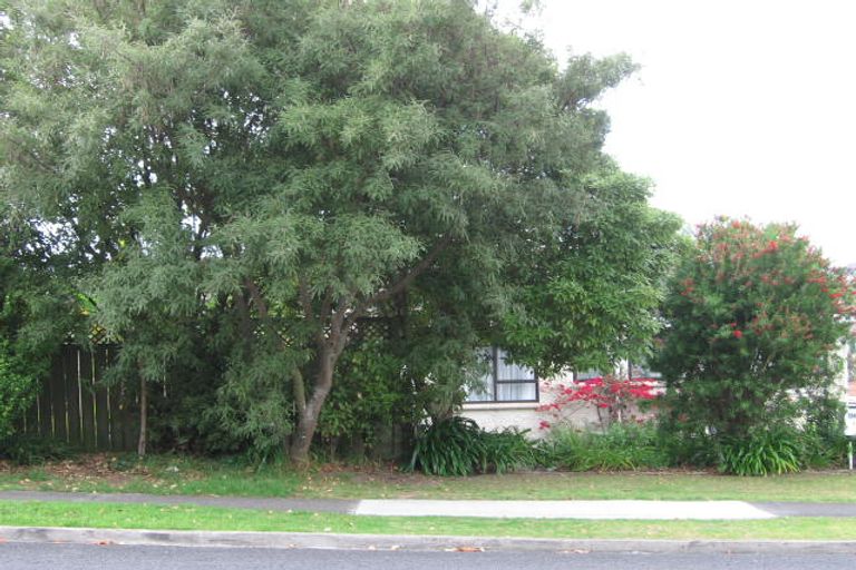 Photo of property in 1/186 Stapleford Crescent, Browns Bay, Auckland, 0630