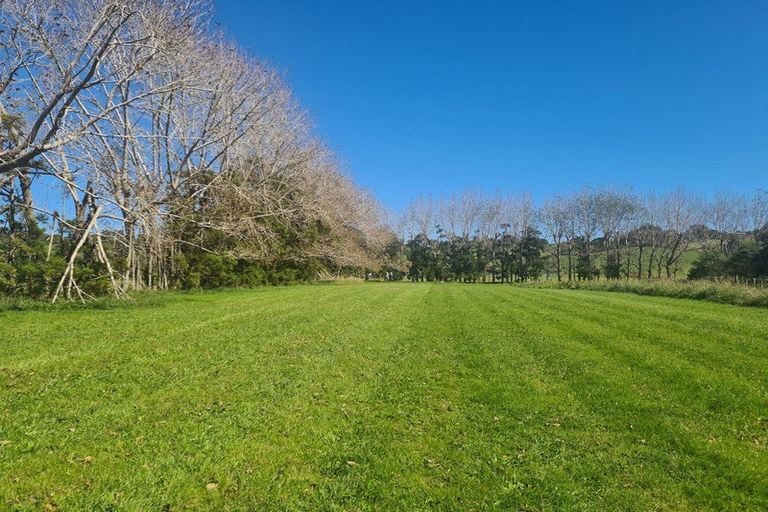 Photo of property in 1021 Old North Road, Waimauku, 0882
