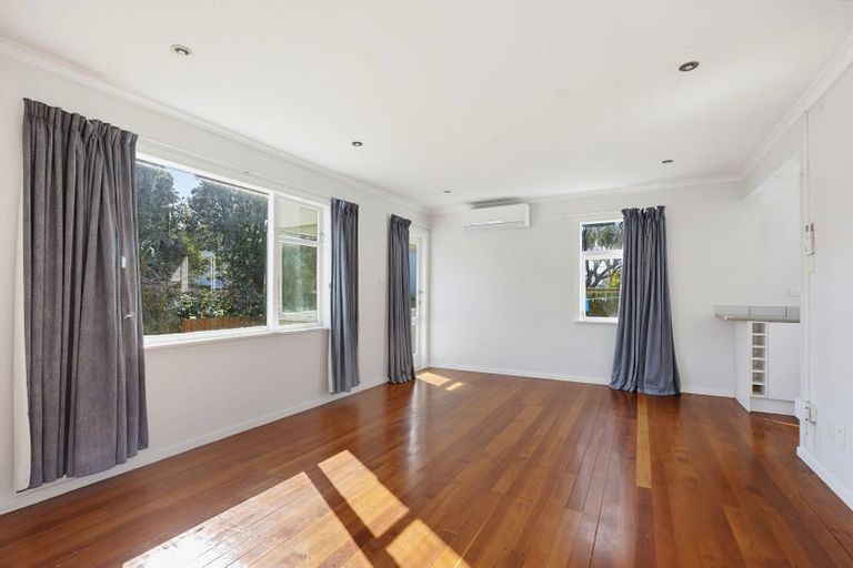 Photo of property in 3/139 Queens Drive, Lyall Bay, Wellington, 6022