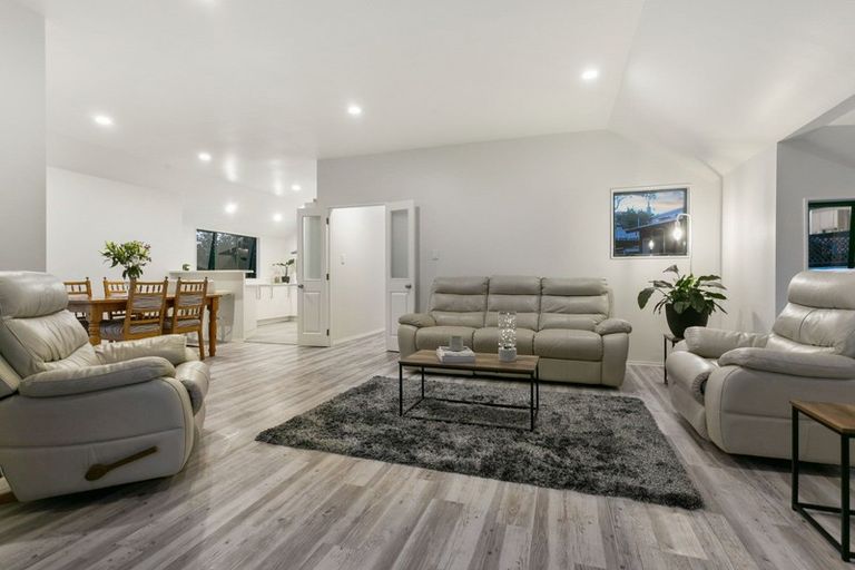 Photo of property in 1/25 Nigel Road, Browns Bay, Auckland, 0630