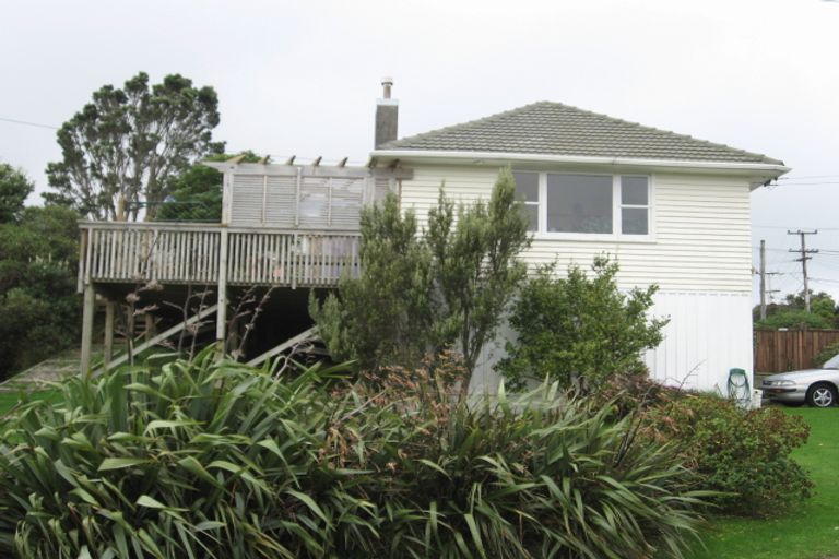 Photo of property in 24 Turville Crescent, Newlands, Wellington, 6037