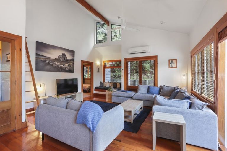 Photo of property in 47 Rimu Road, Oratia, Auckland, 0604