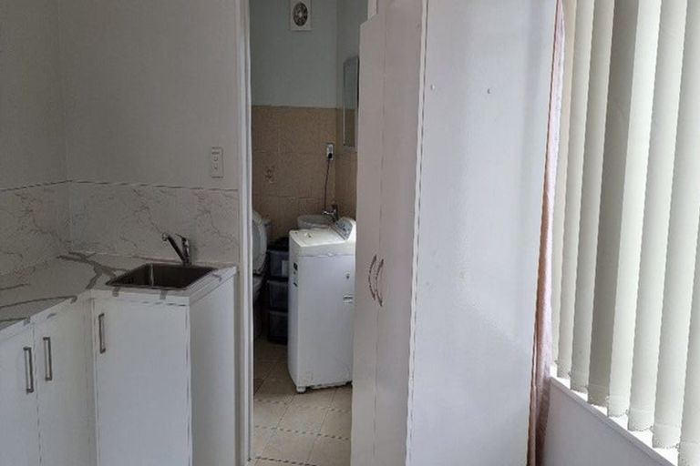 Photo of property in 18 Cheryl Place, Hillcrest, Auckland, 0627