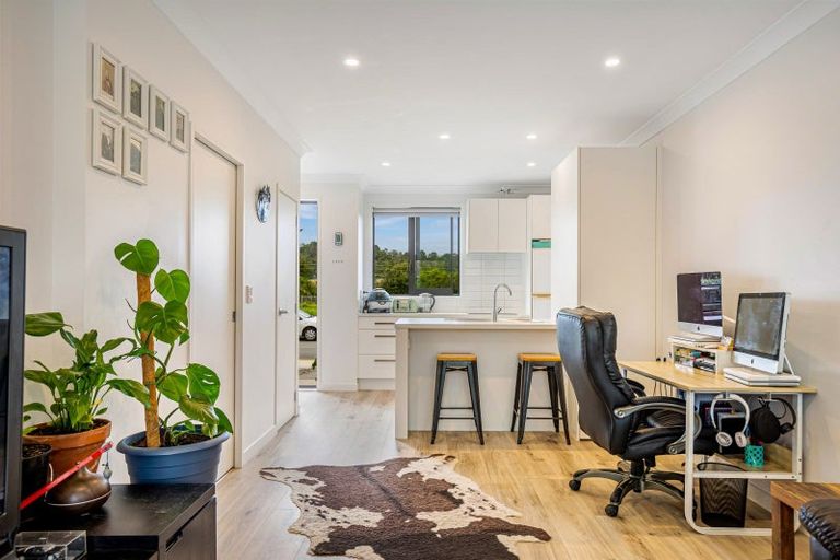 Photo of property in 19b O'meara Street, Swanson, Auckland, 0614