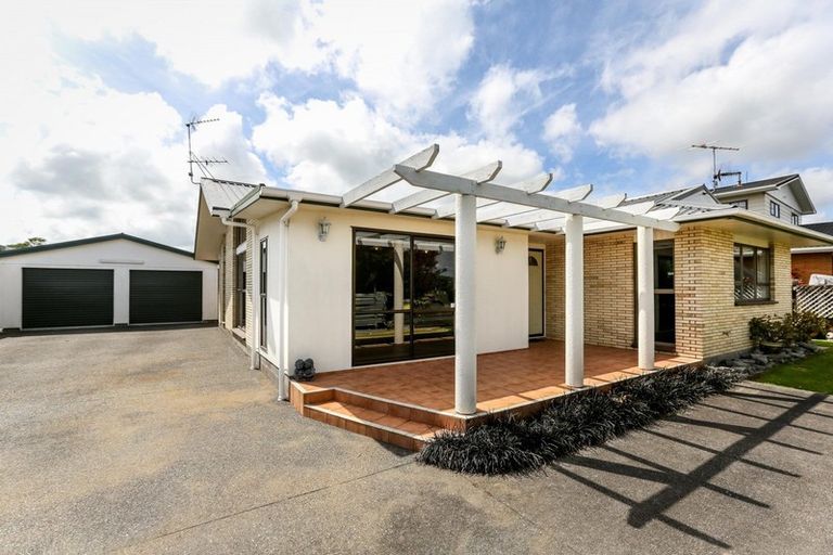 Photo of property in 5 John Guthrie Place, Merrilands, New Plymouth, 4312