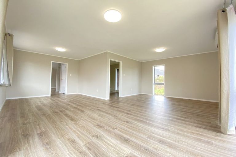 Photo of property in 2/4 Crescent Hills Court, Northpark, Auckland, 2013