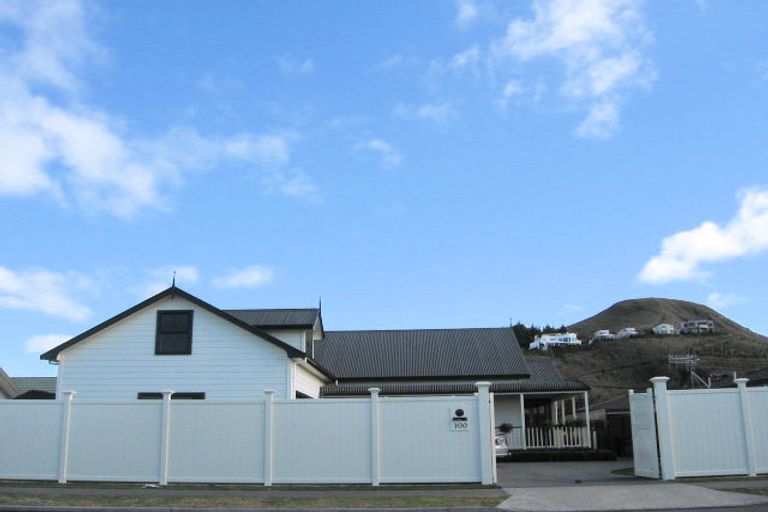 Photo of property in 100 Church Road, Taradale, Napier, 4112