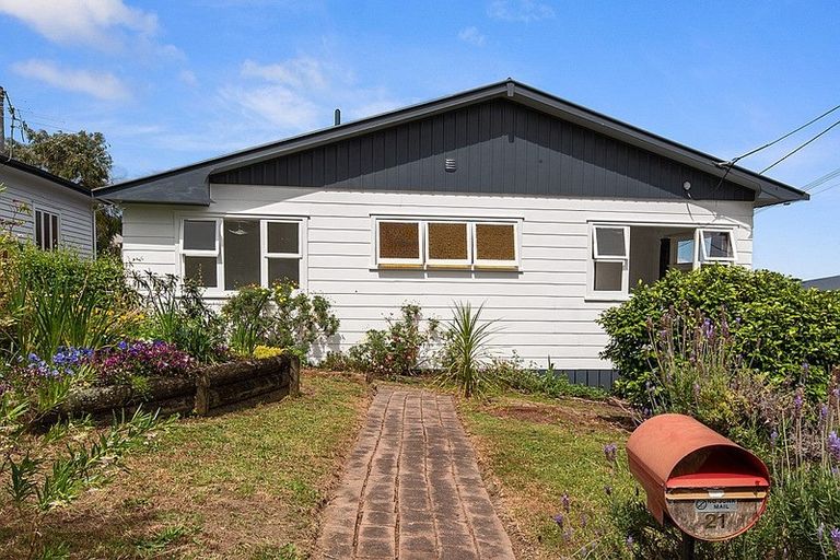 Photo of property in 21 Church Street, Northcote Point, Auckland, 0627