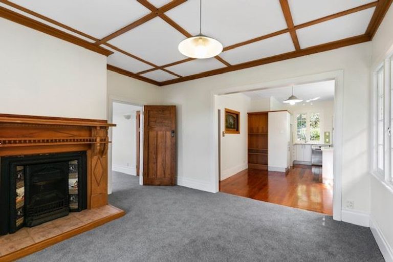 Photo of property in 51 Northland Road, Northland, Wellington, 6012
