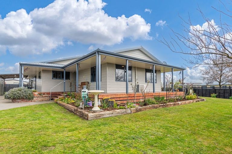 Photo of property in 77 Rhodes Drive, Kelvin Grove, Palmerston North, 4414