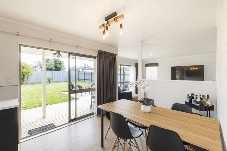 Photo of property in 80 John F Kennedy Drive, Milson, Palmerston North, 4414