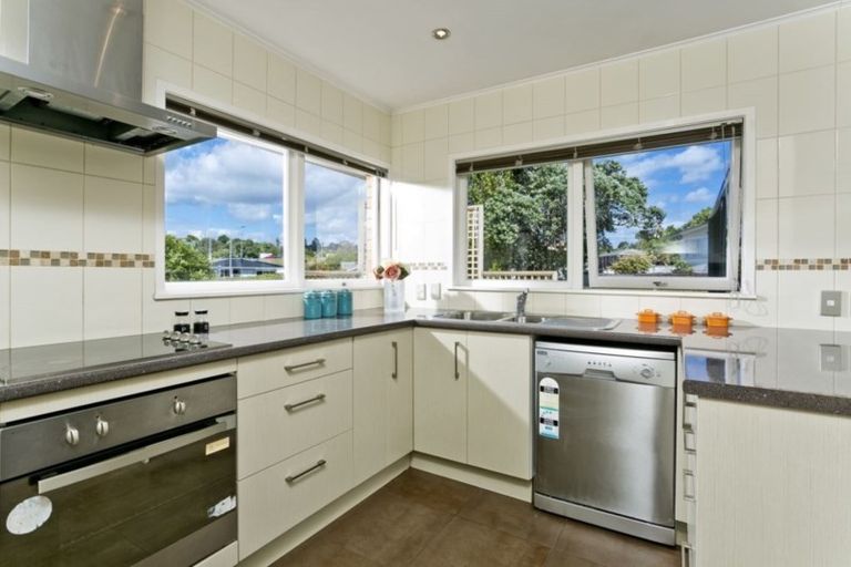 Photo of property in 1/14 Kapiti Place, Sunnynook, Auckland, 0620