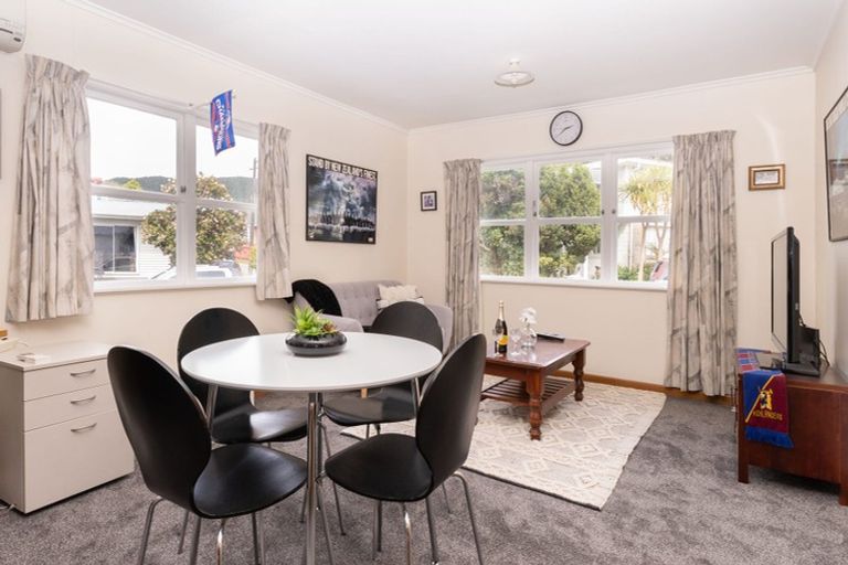Photo of property in 3/16 Redwood Avenue, Tawa, Wellington, 5028