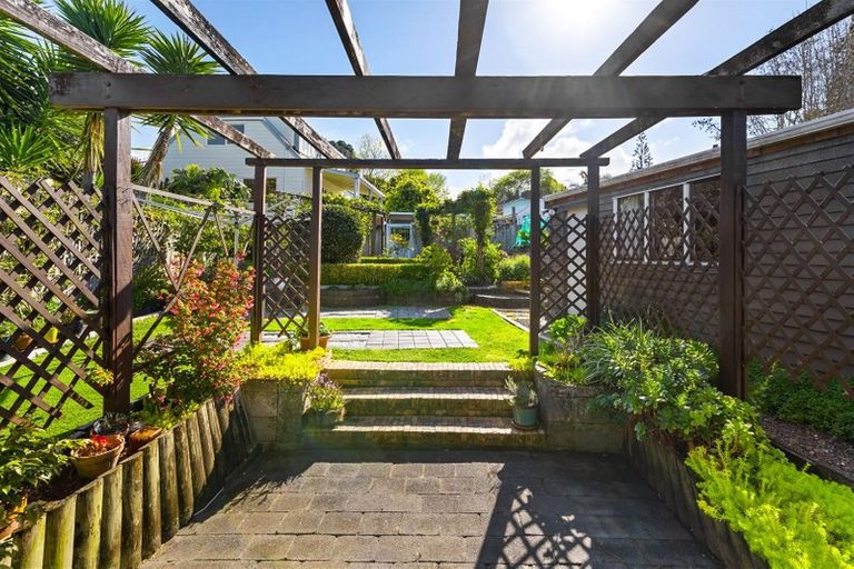 Photo of property in 23 Finlow Drive, Te Atatu South, Auckland, 0610