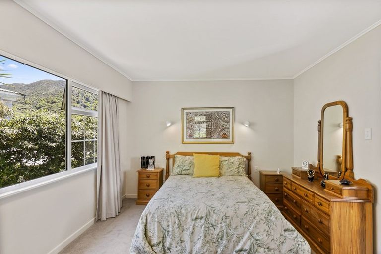 Photo of property in 15 Doris Gordon Crescent, Crofton Downs, Wellington, 6035