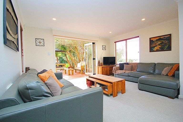 Photo of property in 17 West Hoe Heights, Orewa, 0931