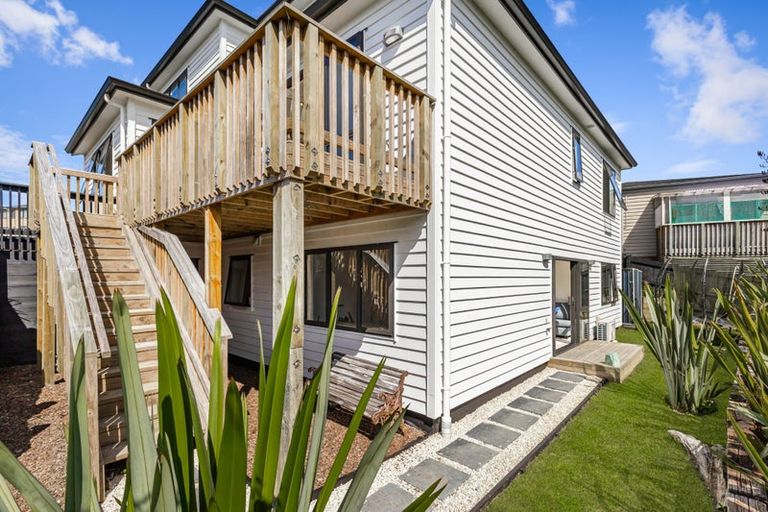 Photo of property in 12 Cirrus Way, Ranui, Auckland, 0612
