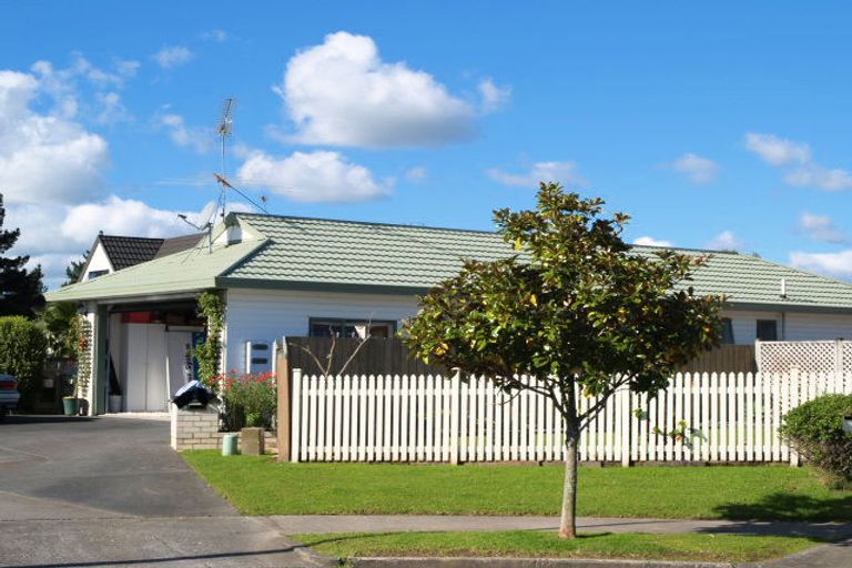 Photo of property in 1/79 Frank Nobilo Drive, Golflands, Auckland, 2013