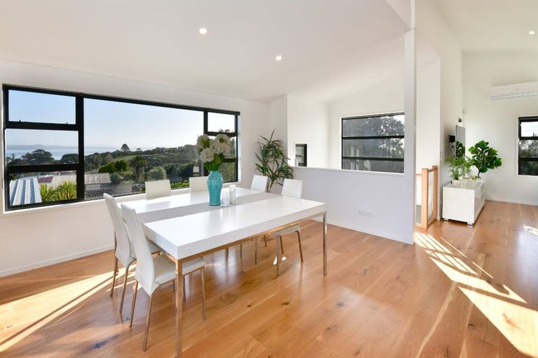 Photo of property in 25 Roberts Road, Matakatia, Whangaparaoa, 0930