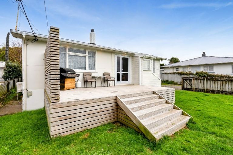 Photo of property in 16 Alberta Road, Glen Avon, New Plymouth, 4312