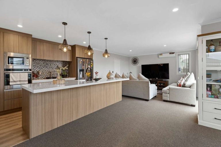 Photo of property in 50 Kauri Heart Avenue, Takanini, 2112