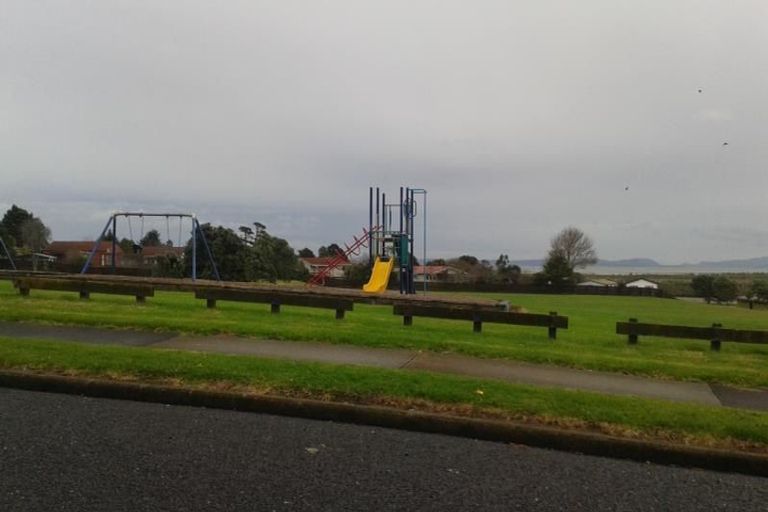 Photo of property in 4 Aden Place, Clendon Park, Auckland, 2103