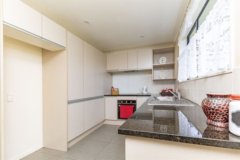 Photo of property in 22 Piriti Place, Weymouth, Auckland, 2103