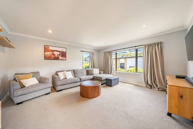 Photo of property in 14 Cosgrove Rise, Riverstone Terraces, Upper Hutt, 5018