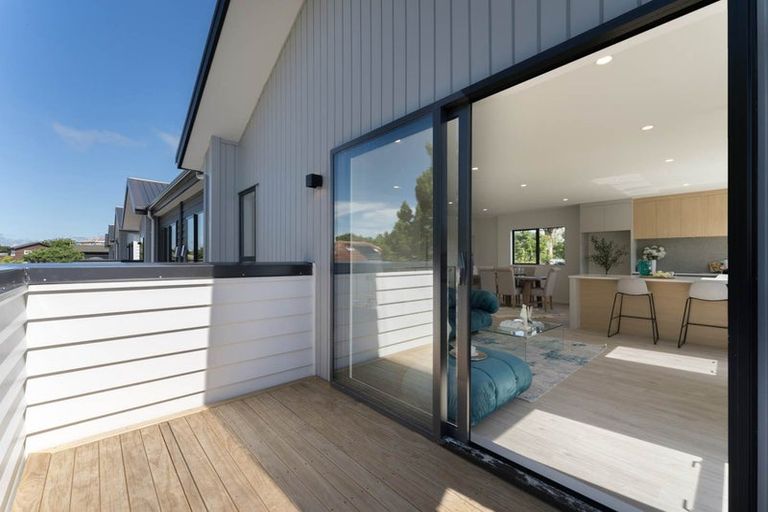 Photo of property in 14b River Road, Te Atatu Peninsula, Auckland, 0610