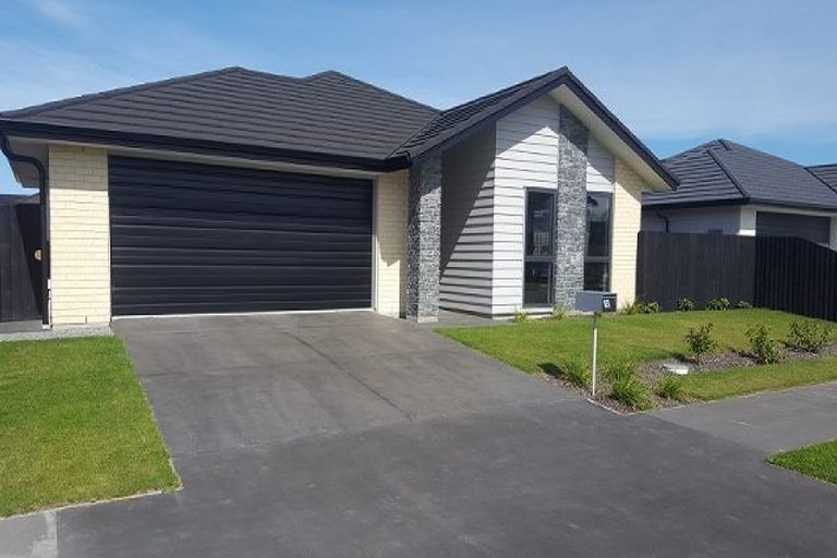 Photo of property in 12 Weruweru Street, Marshland, Christchurch, 8083