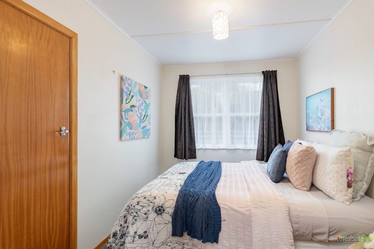 Photo of property in 18 Mark Avenue, Paparangi, Wellington, 6037